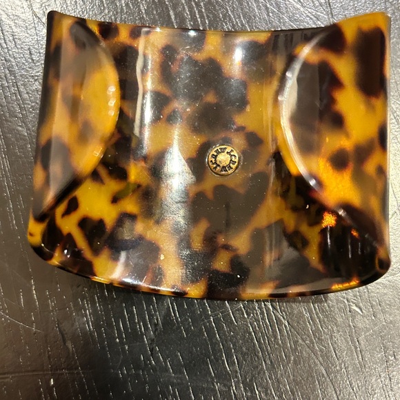 J. Crew Signed Faux Mottled Tortoise Acrylic Lucite Plastic Oval Cuff Bracelet - Picture 4 of 5